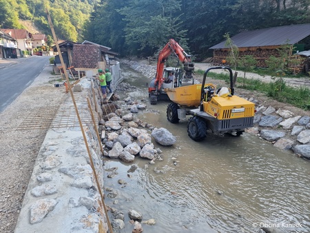 Sanacijska obnova vodotokov in hudournikov po popllavah_Stahovica (8)